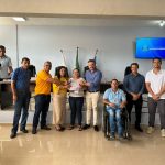 Famílias de Francisco Dumont recebem títulos de propriedade da Cohab Minas