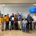 Famílias de Francisco Dumont recebem títulos de propriedade da Cohab Minas