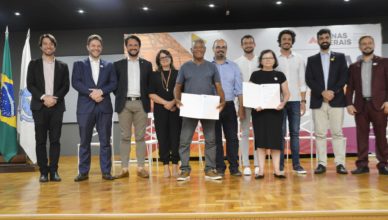 Fim da espera: Governo de Minas realiza sonho de 70 famílias de Barbacena com entrega de títulos de propriedade definitiva