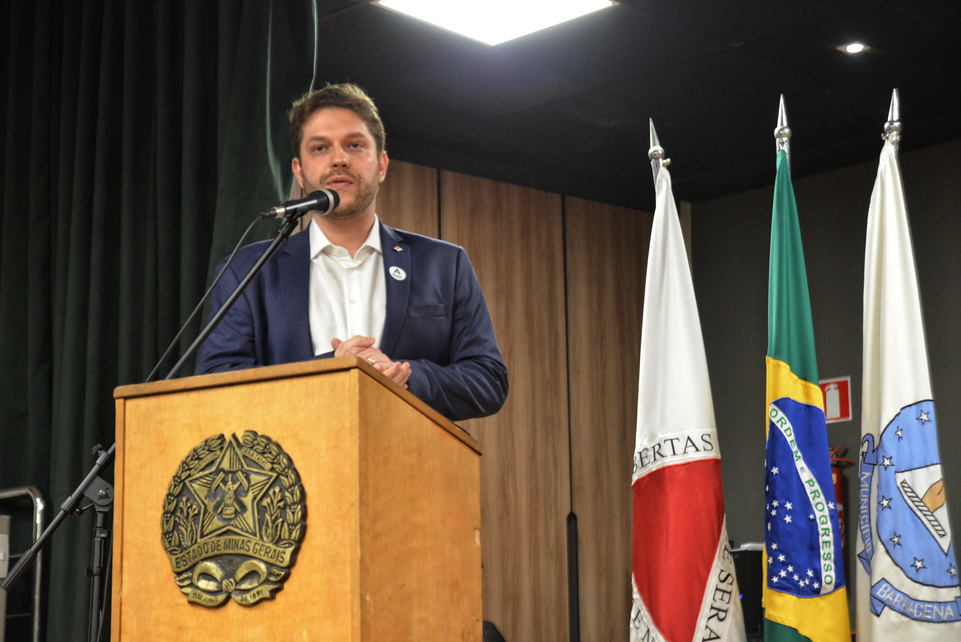 Fim da espera: Governo de Minas realiza sonho de 70 famílias de Barbacena com entrega de títulos de propriedade definitiva