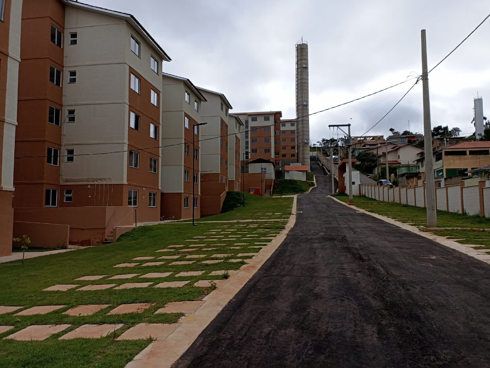 Governador participa da entrega de novo conjunto habitacional em Nova Lima