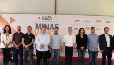 Governador participa da entrega de novo conjunto habitacional em Nova Lima