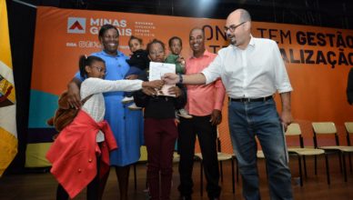 Governo de Minas beneficia famílias de São Vicente de Minas com entrega de moradias