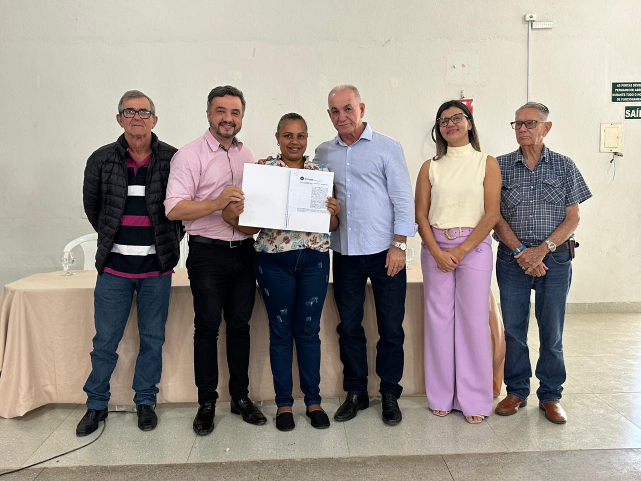 Governo de Minas realiza sonho de 139 famílias do Leste do estado com entrega de títulos de regularização de propriedade