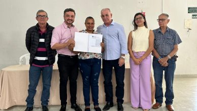 Governo de Minas realiza sonho de 139 famílias do Leste do estado com entrega de títulos de regularização de propriedade
