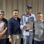 Minas Gerais avança na regularização fundiária com entrega de 100 escrituras para famílias no Triângulo Mineiro