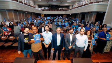 PBH e Cohab Minas entregam 157 títulos de propriedade a famílias da capital