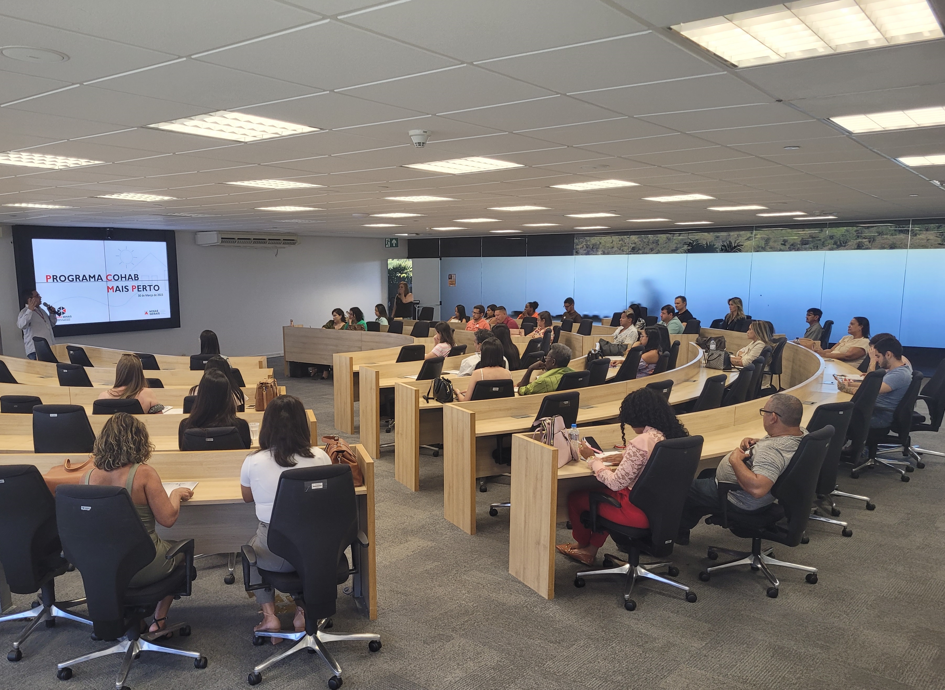 Programa Cohab Mais Perto reúne prefeitos e gestores de diversos municípios mineiros